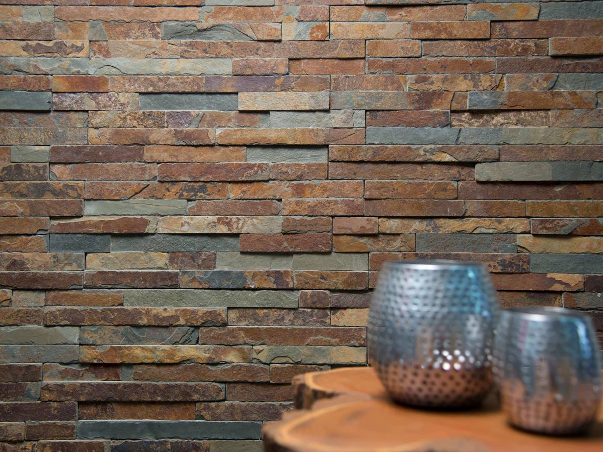 Schieferplatten an der Wand jonastone